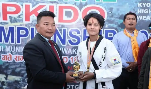 छैटौँ राष्ट्रिय हाप्किडो प्रतियोगितामा गिरिले पाए ‘संवरण’ पदक