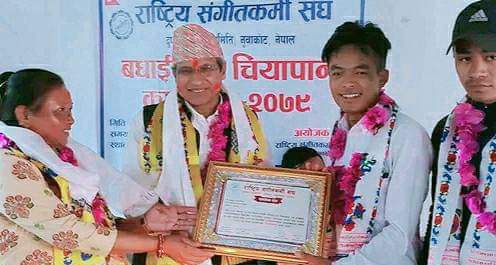 राष्ट्रिय संगीतकर्मी संघ दुप्चेश्वरले गरे निर्वाचित जनप्रतिनिधिलाई सम्मान